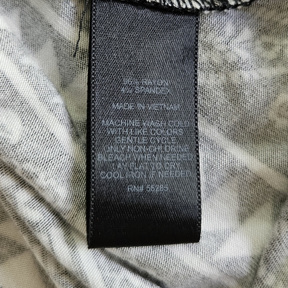 Express Brand / Black & White Dress - Picture 8 of 8